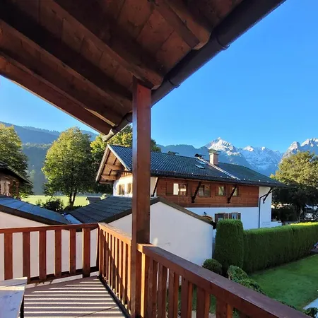 Apartment Fuer 6 - Bergblick, Balkon, Kamin, Kino, Yoga, Parkplatz