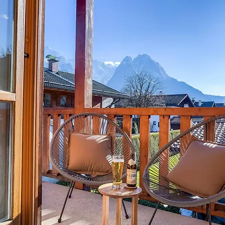 Fuer 6 - Bergblick, Balkon, Kamin, Kino, Yoga, Parkplatz Apartment