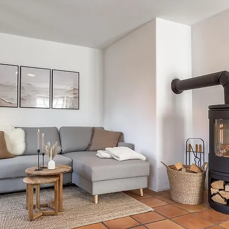 Apartment Fuer 6 - Bergblick, Balkon, Kamin, Kino, Yoga, Parkplatz