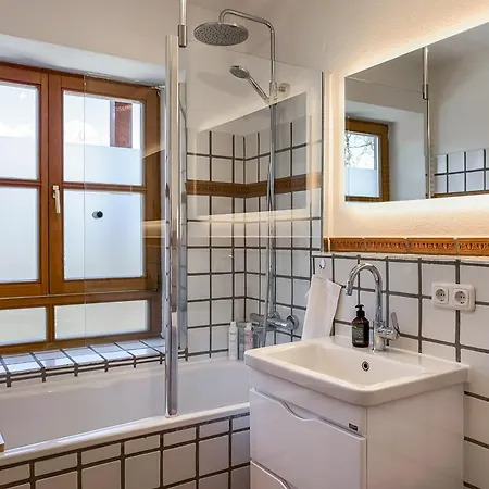 Apartment Fuer 6 - Bergblick, Balkon, Kamin, Kino, Yoga, Parkplatz Garmisch-Partenkirchen