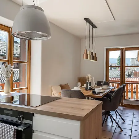 Fuer 6 - Bergblick, Balkon, Kamin, Kino, Yoga, Parkplatz *