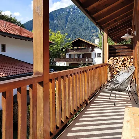 Fuer 6 - Bergblick, Balkon, Kamin, Kino, Yoga, Parkplatz Apartment *