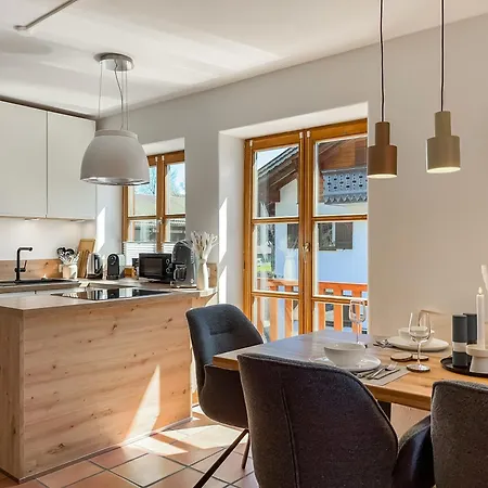 Fuer 6 - Bergblick, Balkon, Kamin, Kino, Yoga, Parkplatz Apartment